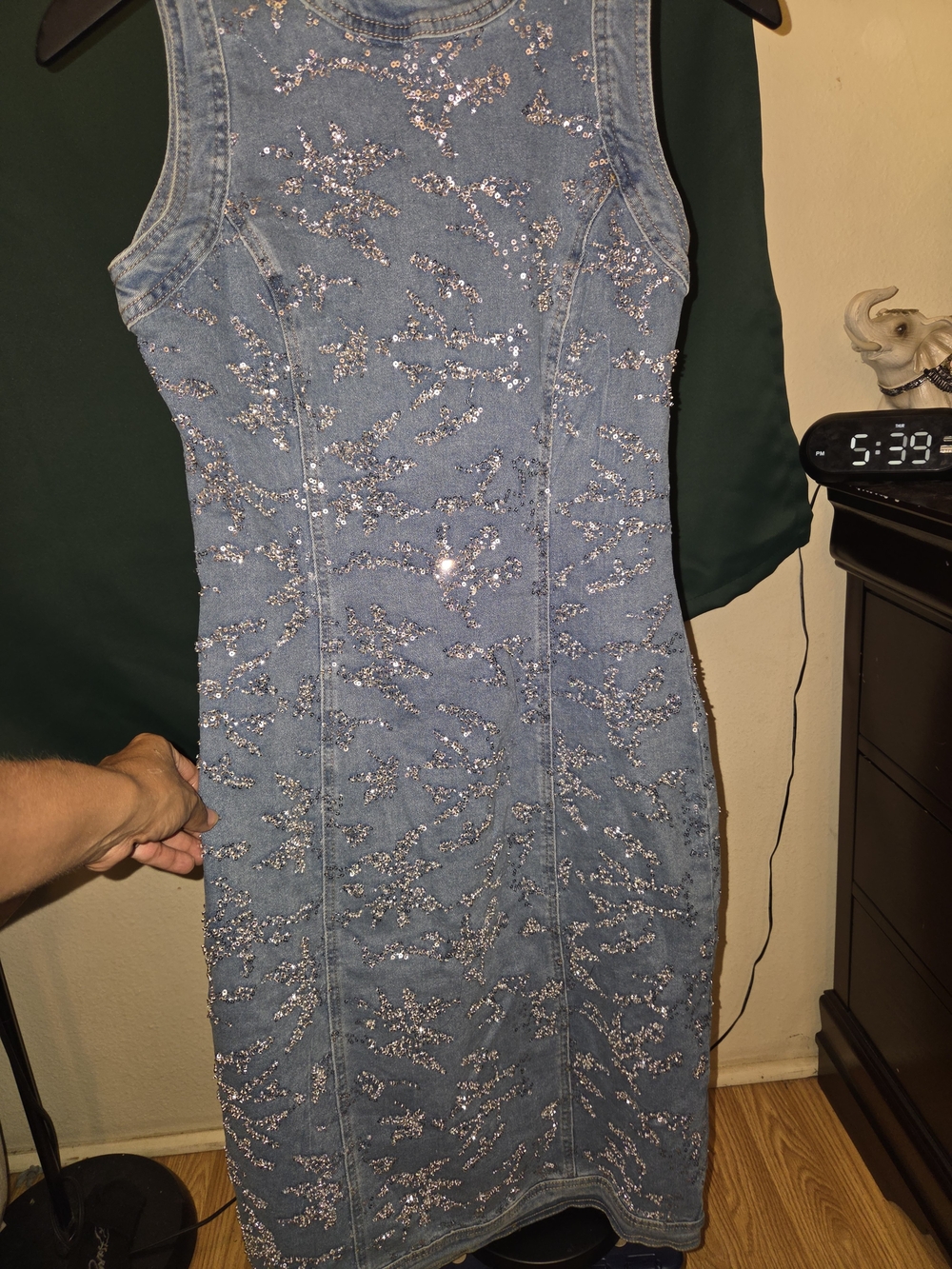 Sleeveless Blue Denim Midi Dress with Floral Print - Picture 3 of 3